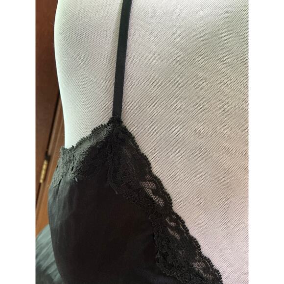 Victoria's Secret Super Soft Sleep Tank with Lace - Picture 4 of 5